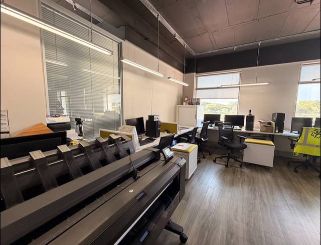 149M² OFFICE TO LET IN SOMERSET PARK